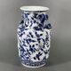 Vase porcelaine de Chine décor bleu barbotine