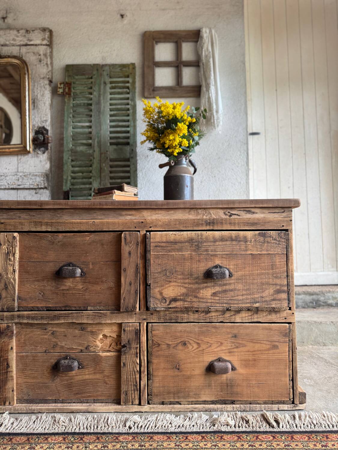 The workshop cabinet with 8 drawers.