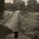 Photographie tirage argentique noir et blanc circa 1970 chemin de l'église