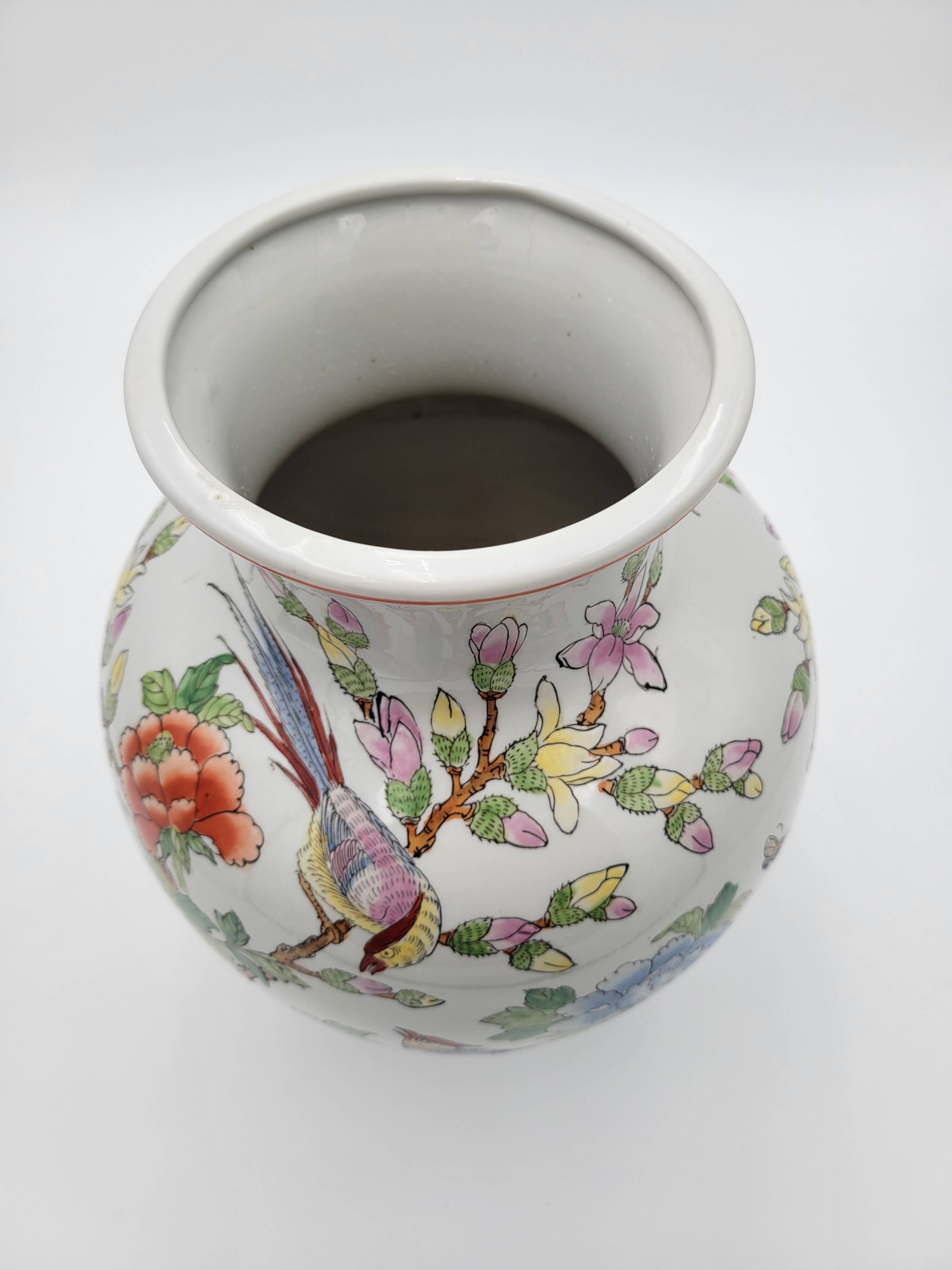 Vase en porcelaine chinoise décoré de fleurs et d'oiseaux