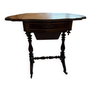 Petite table originale