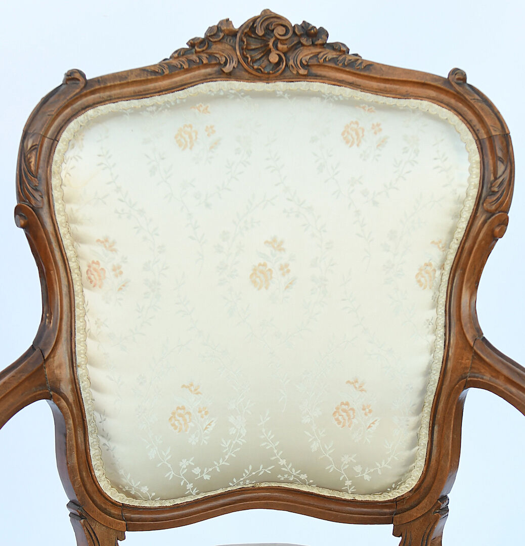 Salon en bois sculpté de style Louis XV