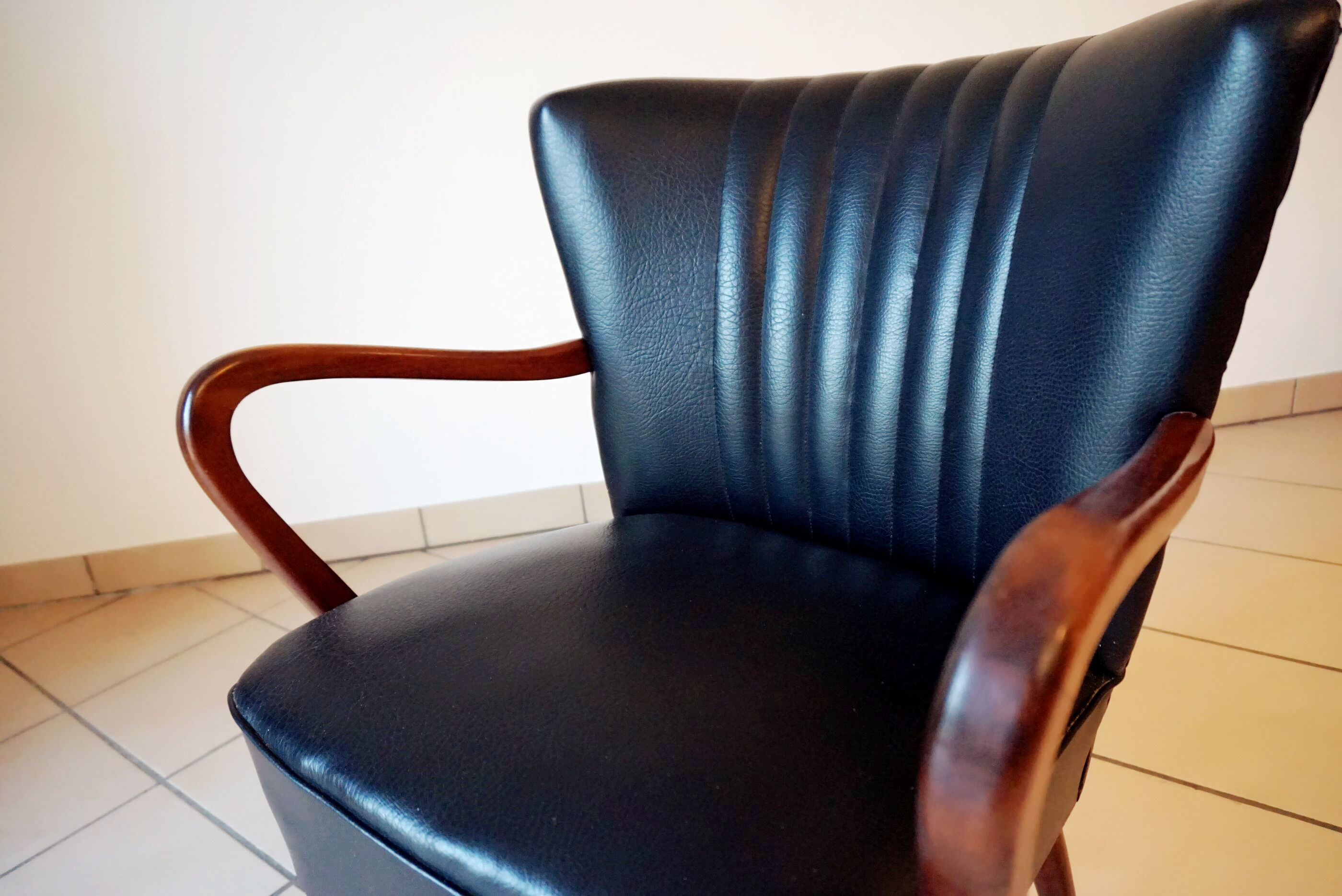 Black cocktail Chair with armrests