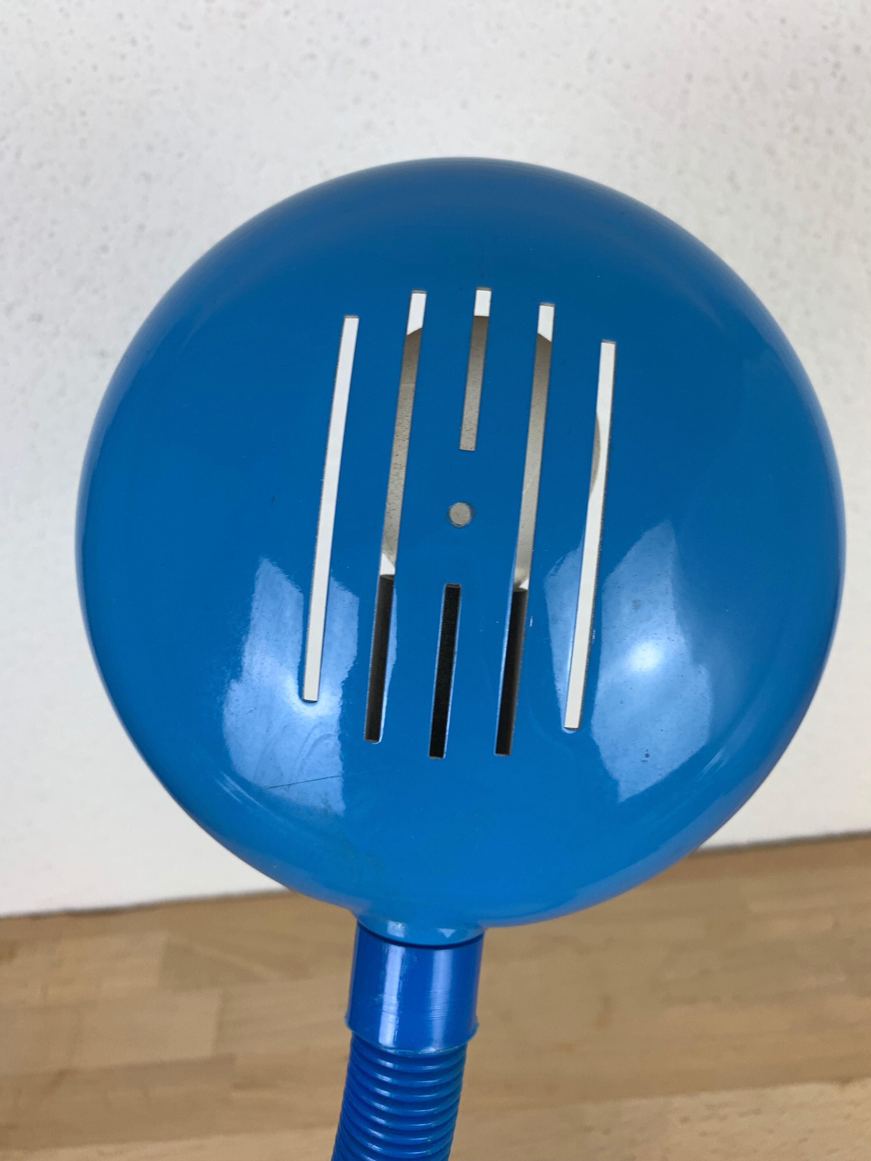 Flexible snake lamp blue 80s memphis