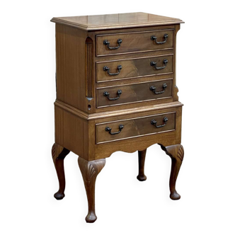 Small English mahogany chest of drawers from the 1950s.