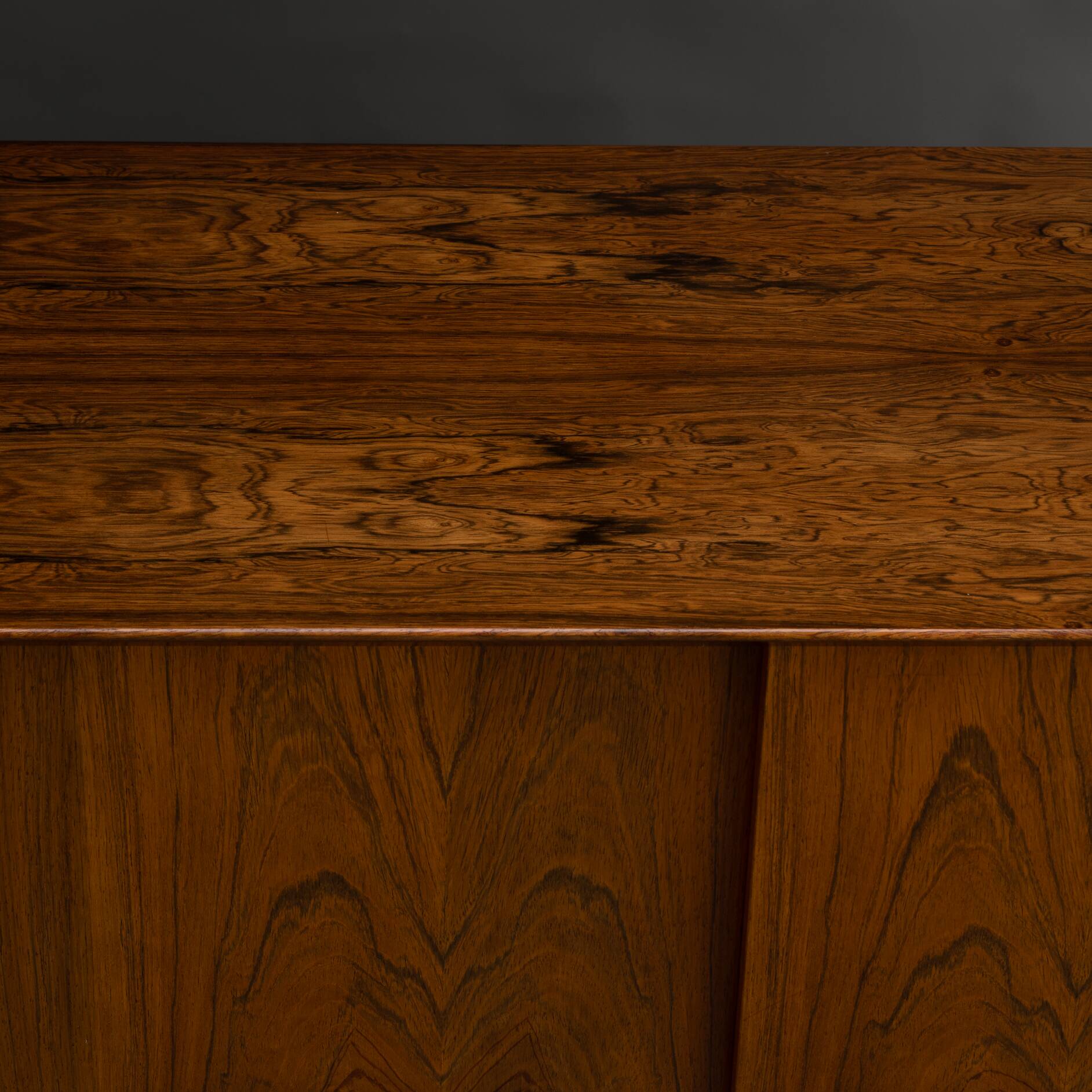 Danish buffet in rosewood, model no. 18, made in Oman by Jun Mobelfabrik, 1960s.