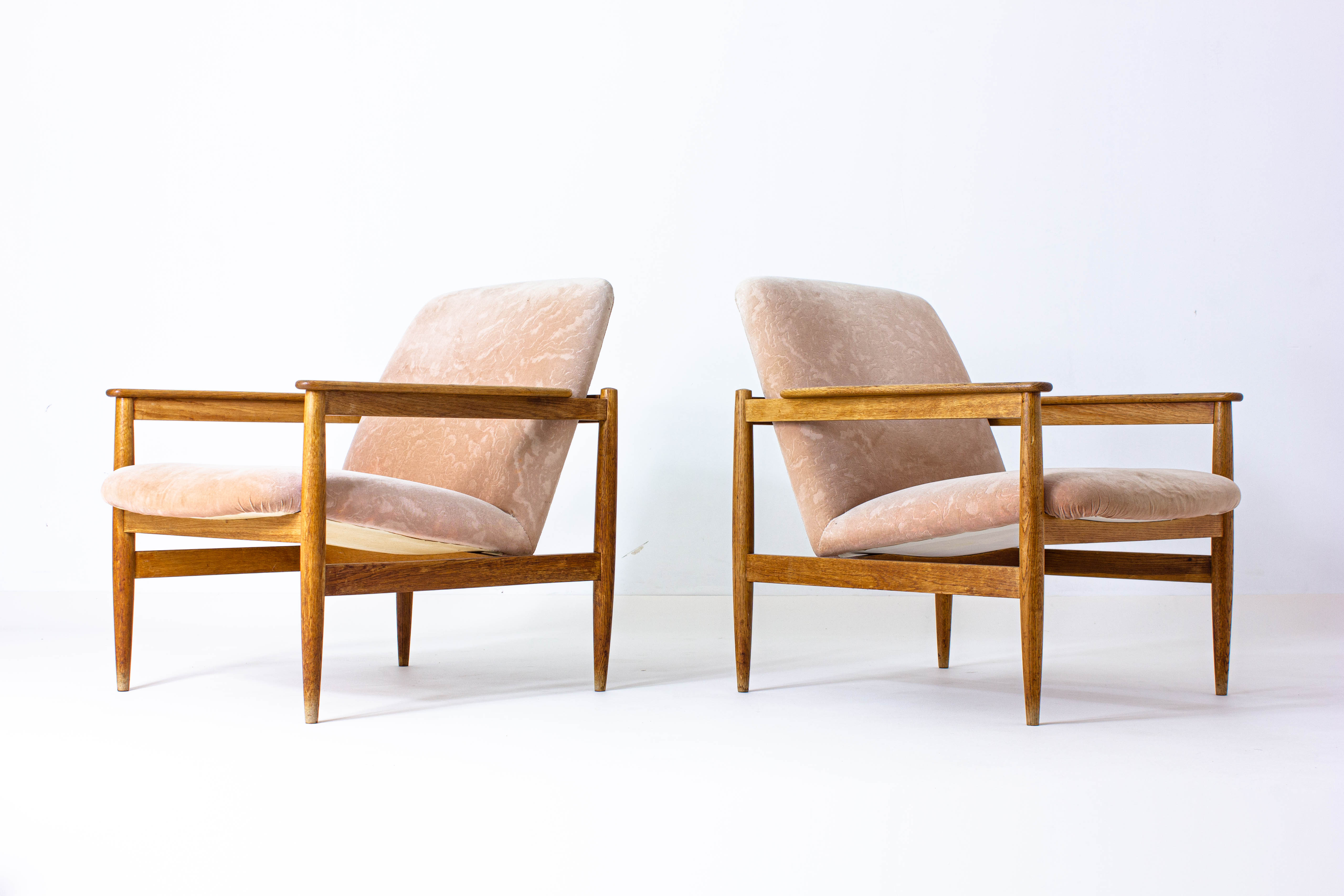 Ensemble de deux fauteuils danois en tissu rose