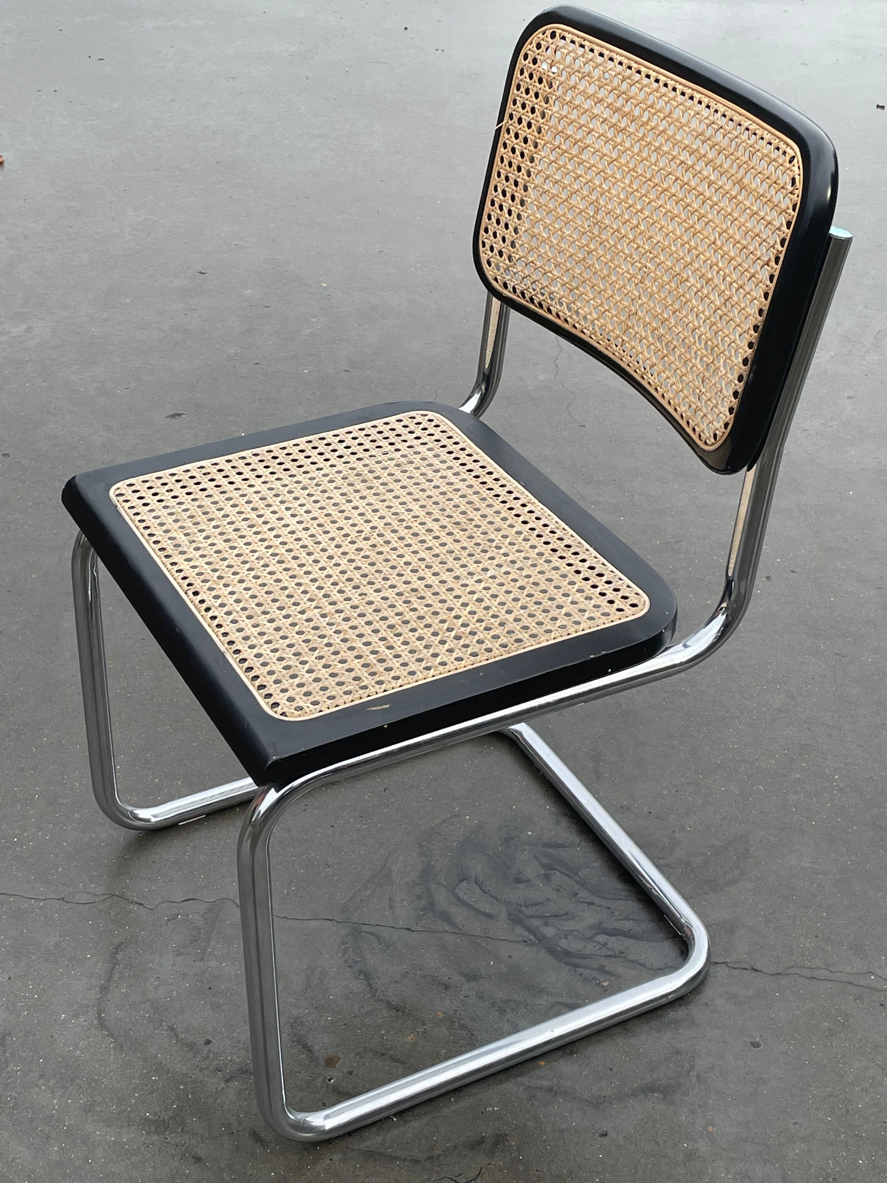 Chaise Cesca modèle b32 en chrome et noir par Marcel Breuer