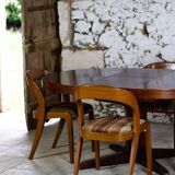 Baumann extendable round table