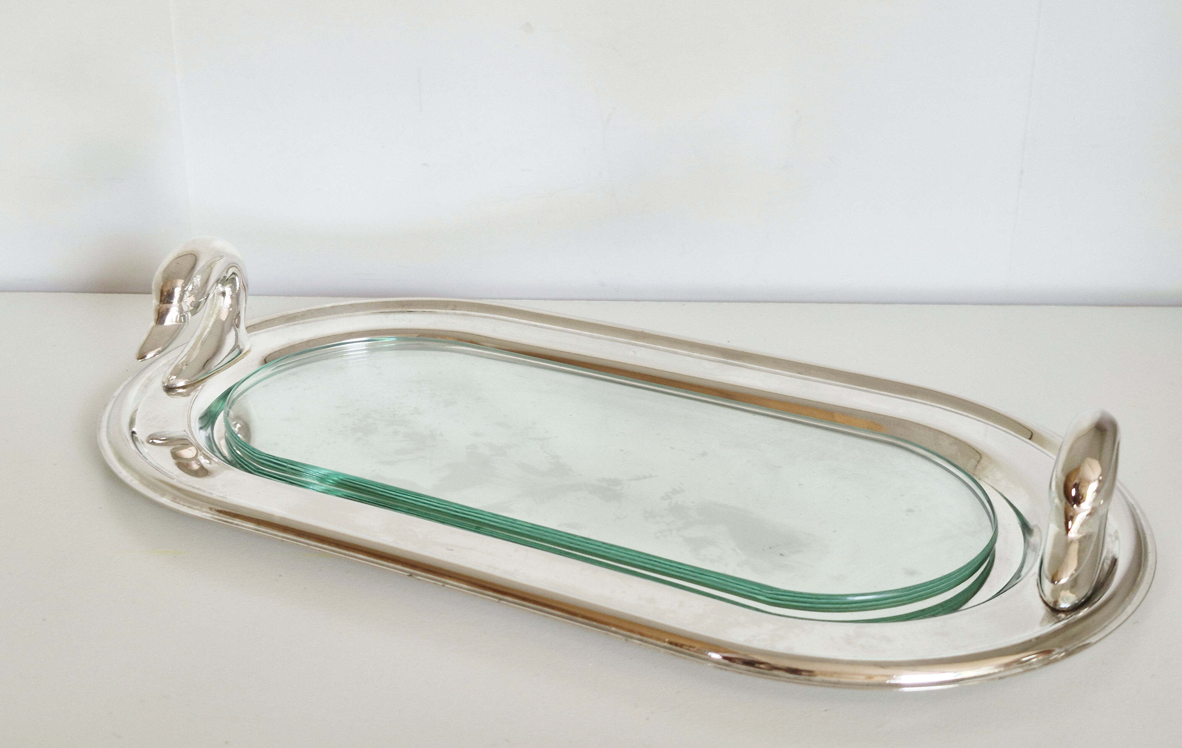 Serving dish for foie gras in silver-plated metal.