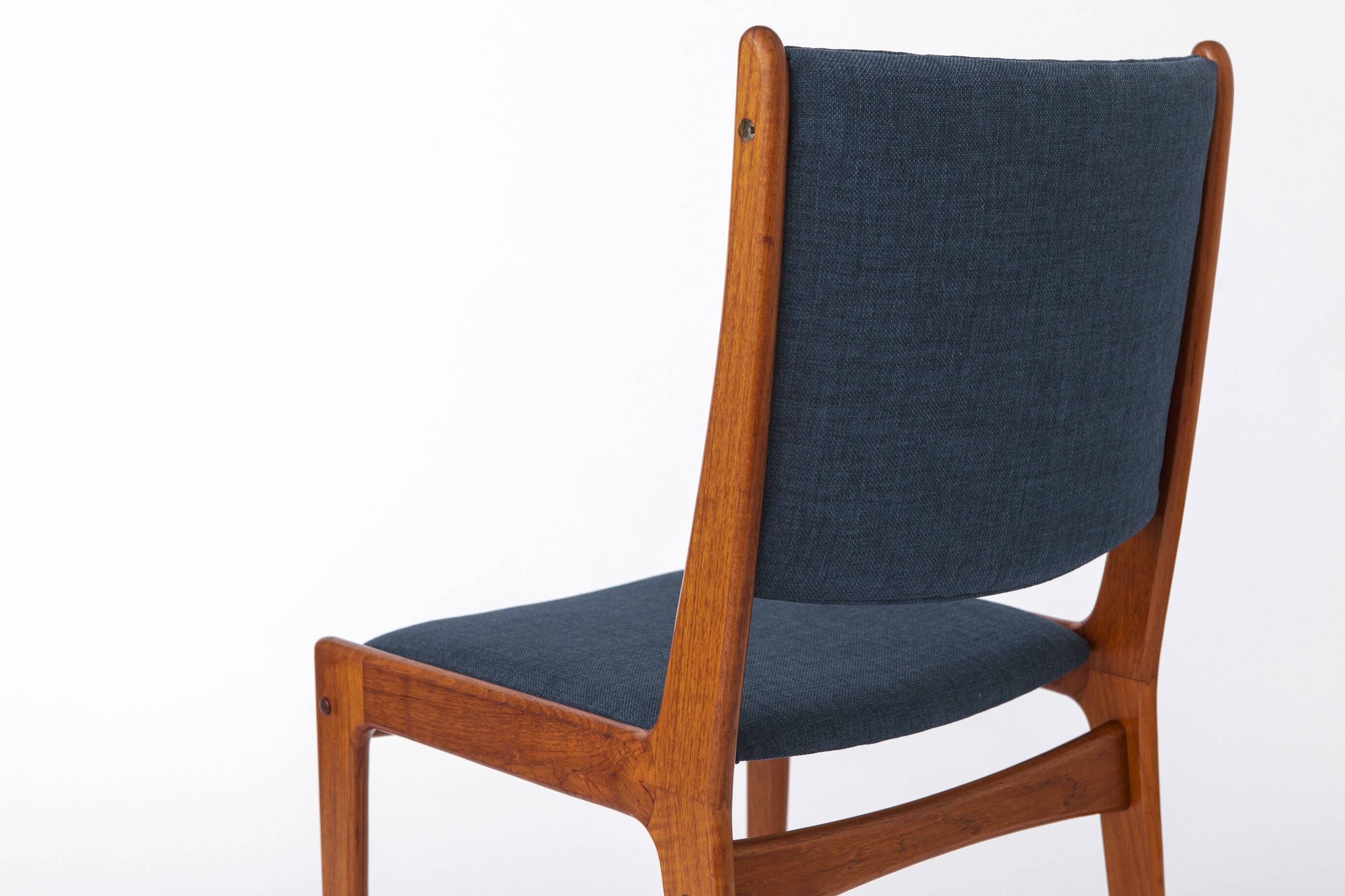 1 of 2 Danish Teak wood Chairs by Johannes Andersen Uldum Møbelfabrik 1960s