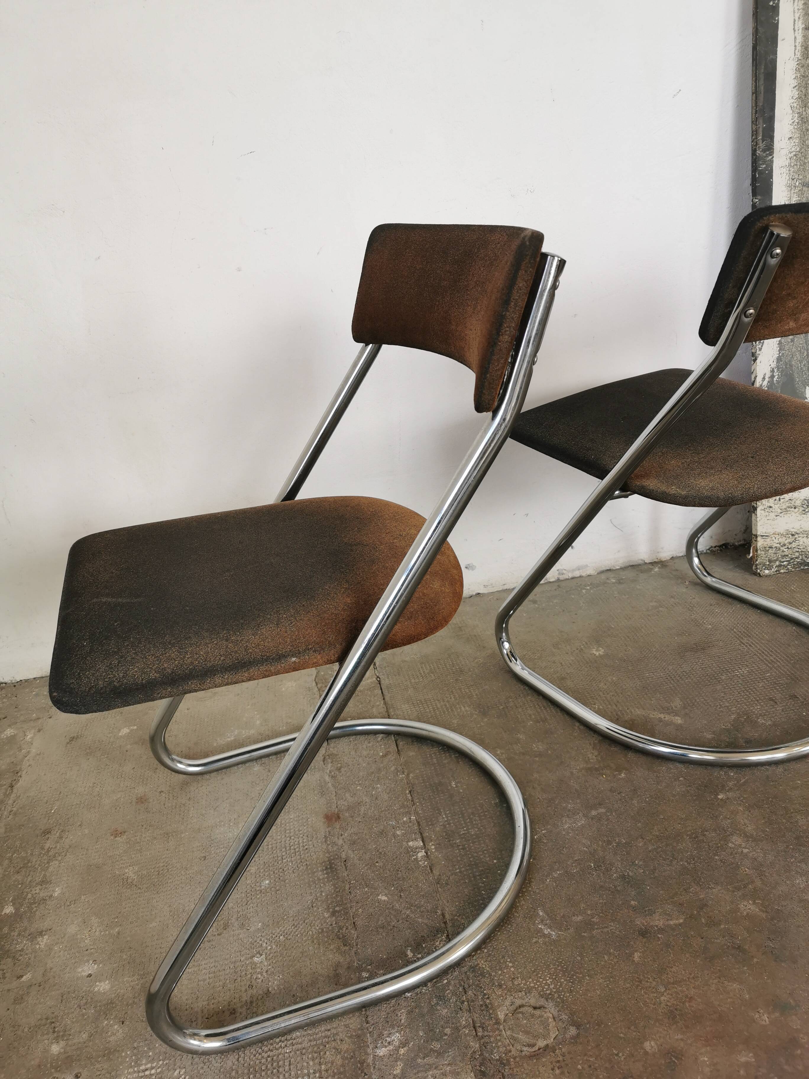 Pair of 1970 cantilever chairs, chrome