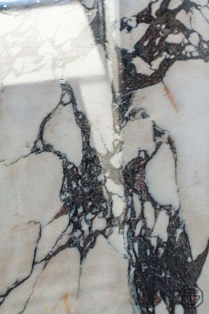 Eero Saarinen's Knoll tulip table