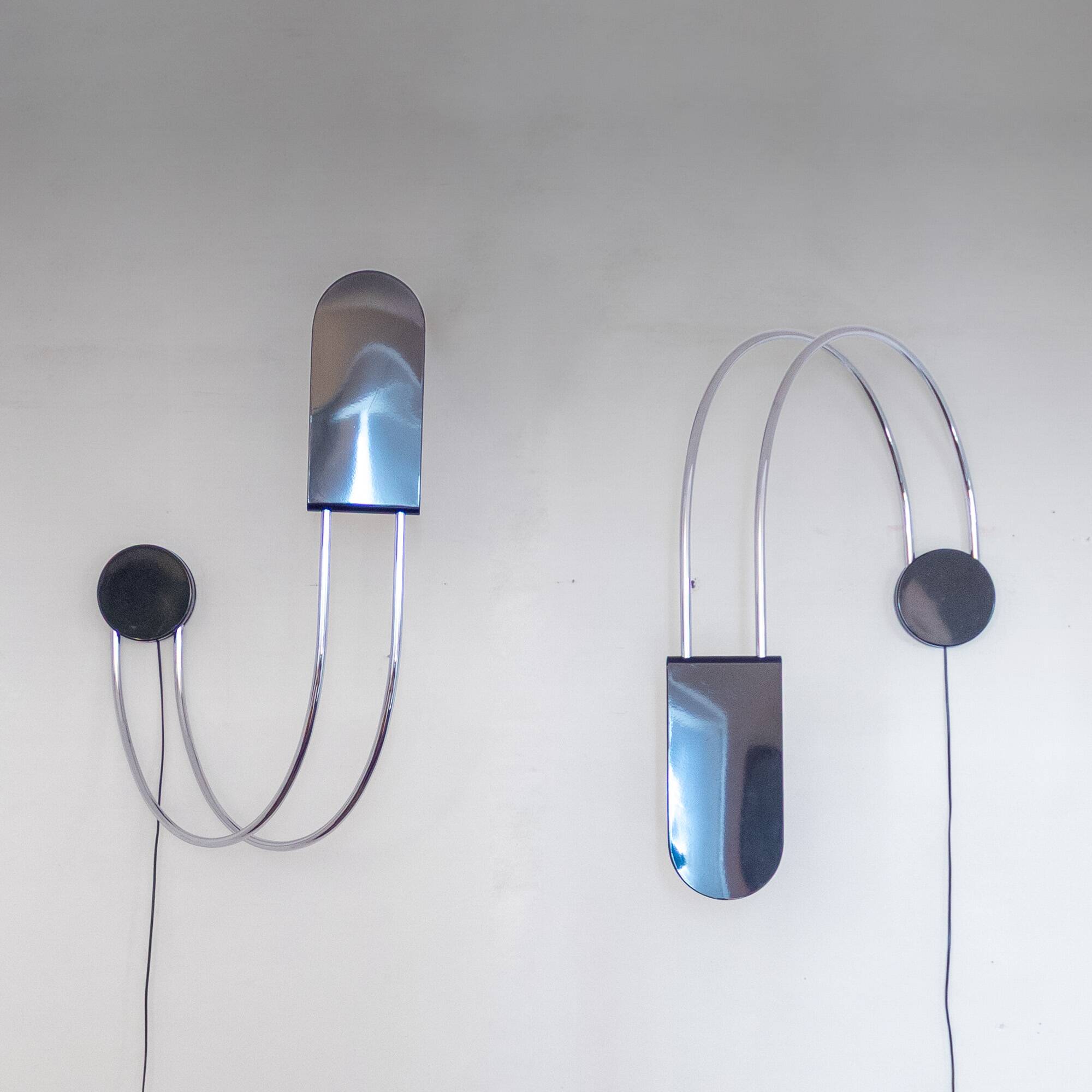 Pair of Design Wall Sconces "Gesto" , Bruno Gecchelin for Skipper, 1970s