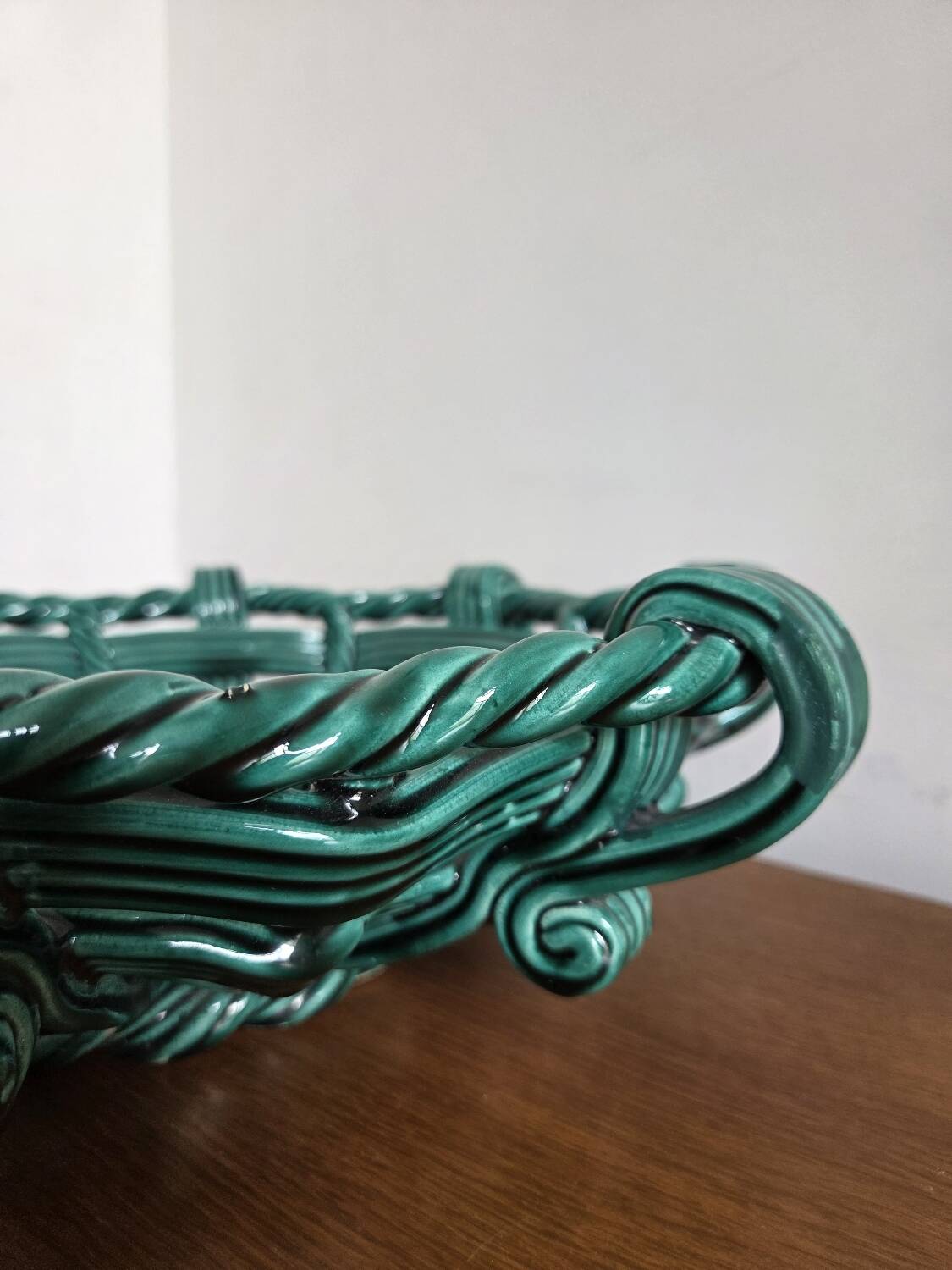 Woven ceramic fruit bowl