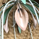 Suspension leaves and flowers