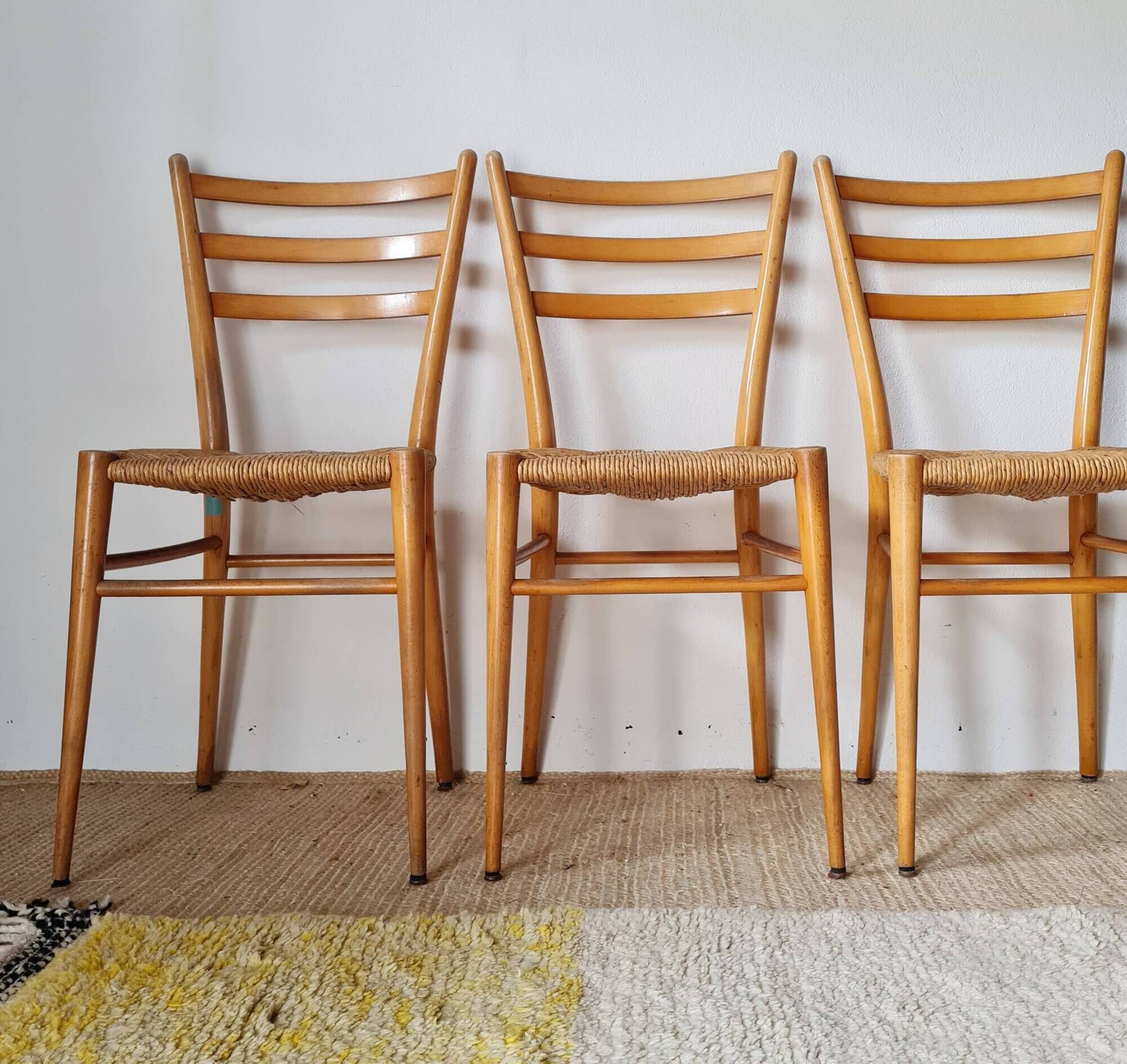 Set of 4 vintage Italian chairs in wood and straw.