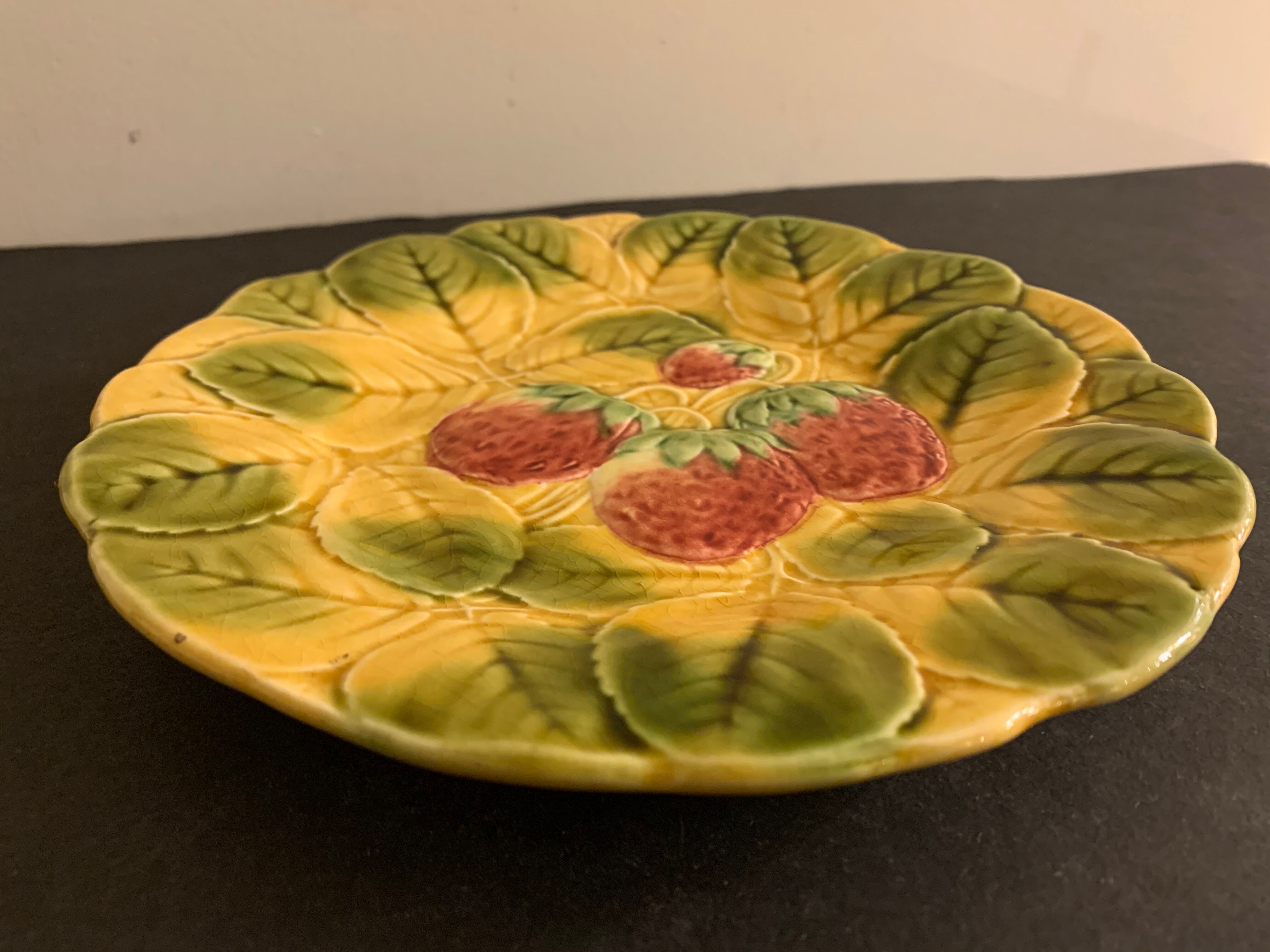 2 dessert plates in Sarreguemines fruit, strawberries and pears, early 19th century