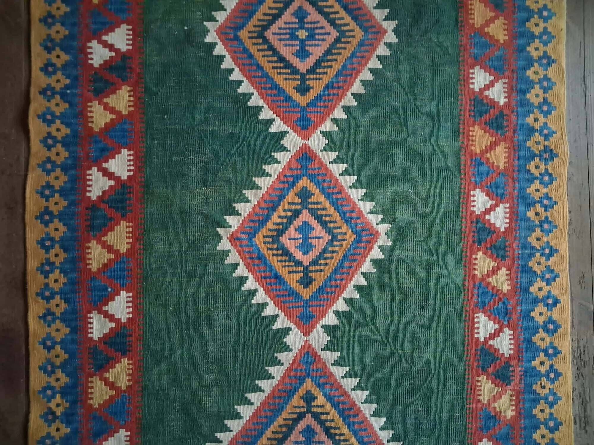 Handmade Persian Qashqai rug 175x120cm