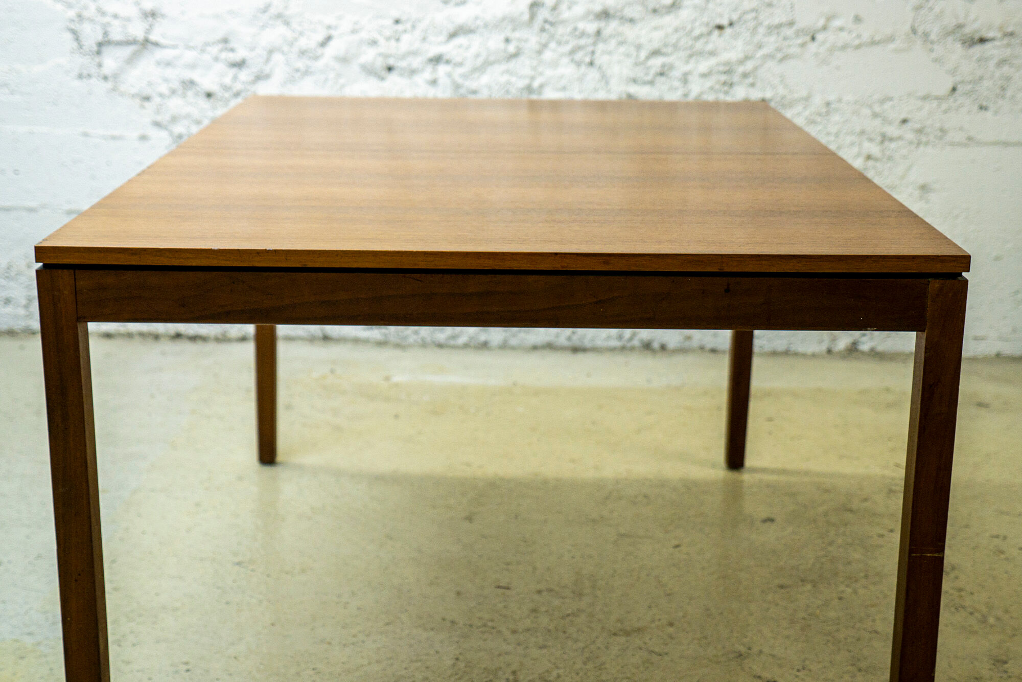 Low extension table in teck Knoll vintage