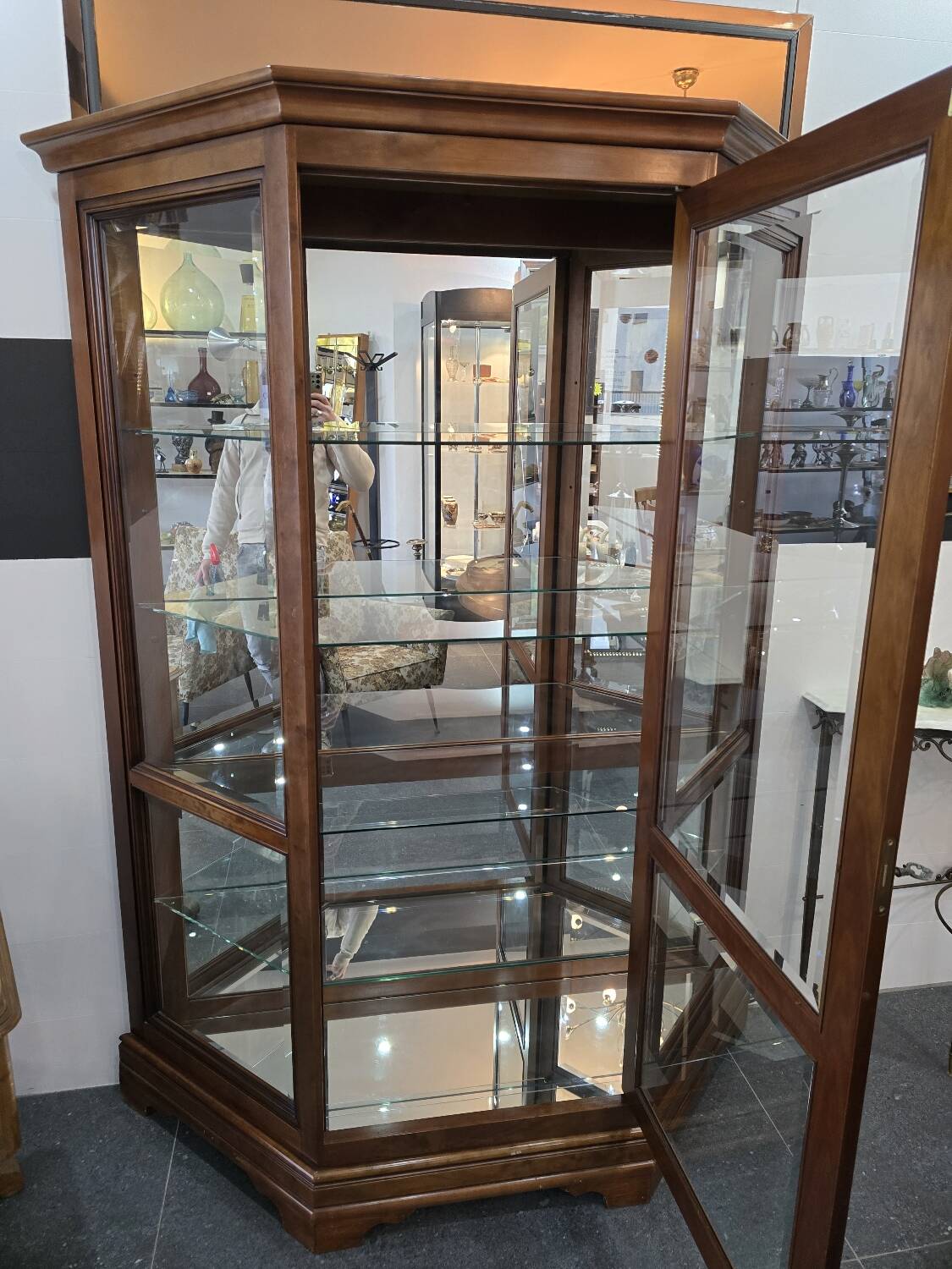 Vitrine hexagonale vintage en bois et verre – éclairé-Style classique