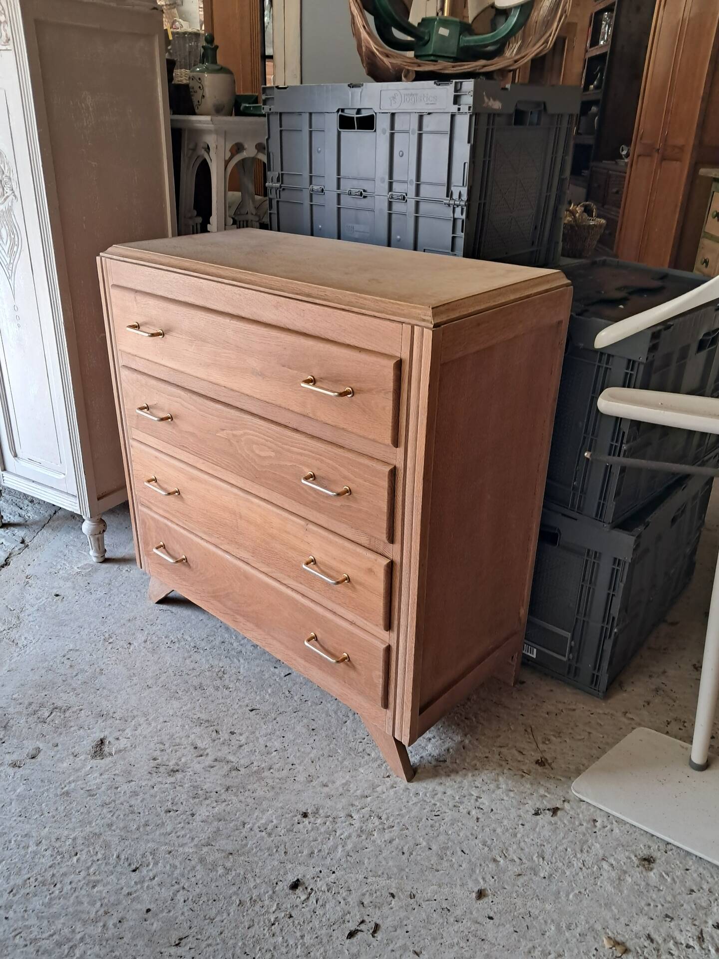 Chest of drawers