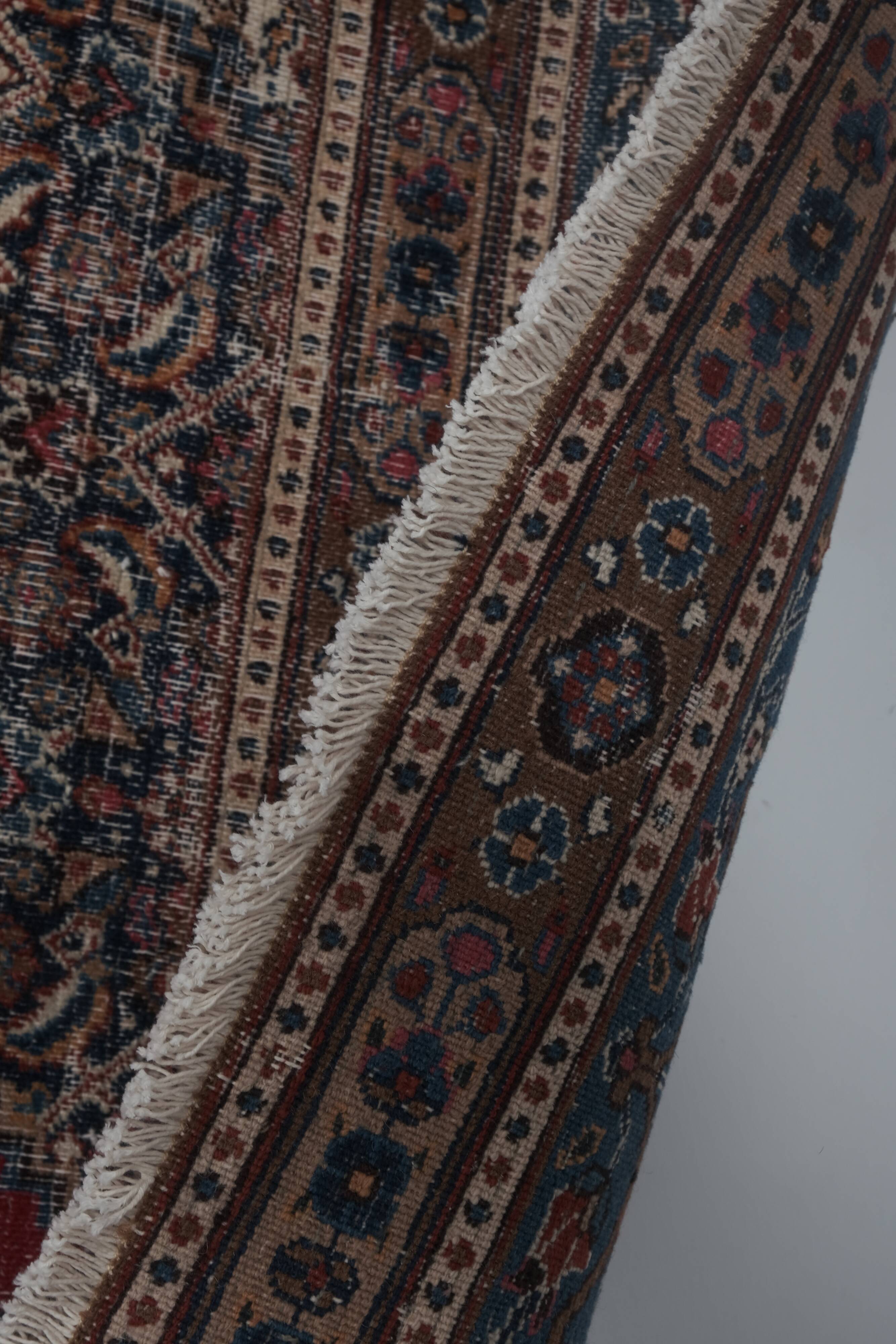 Vintage Turkish rug from Oushak, handwoven 215x323 cm