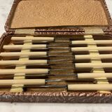 1é couteaux à fromage ou entremets . Inox et Bakélite