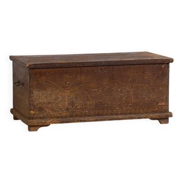 Antique chest with floral patterns (c.1920)