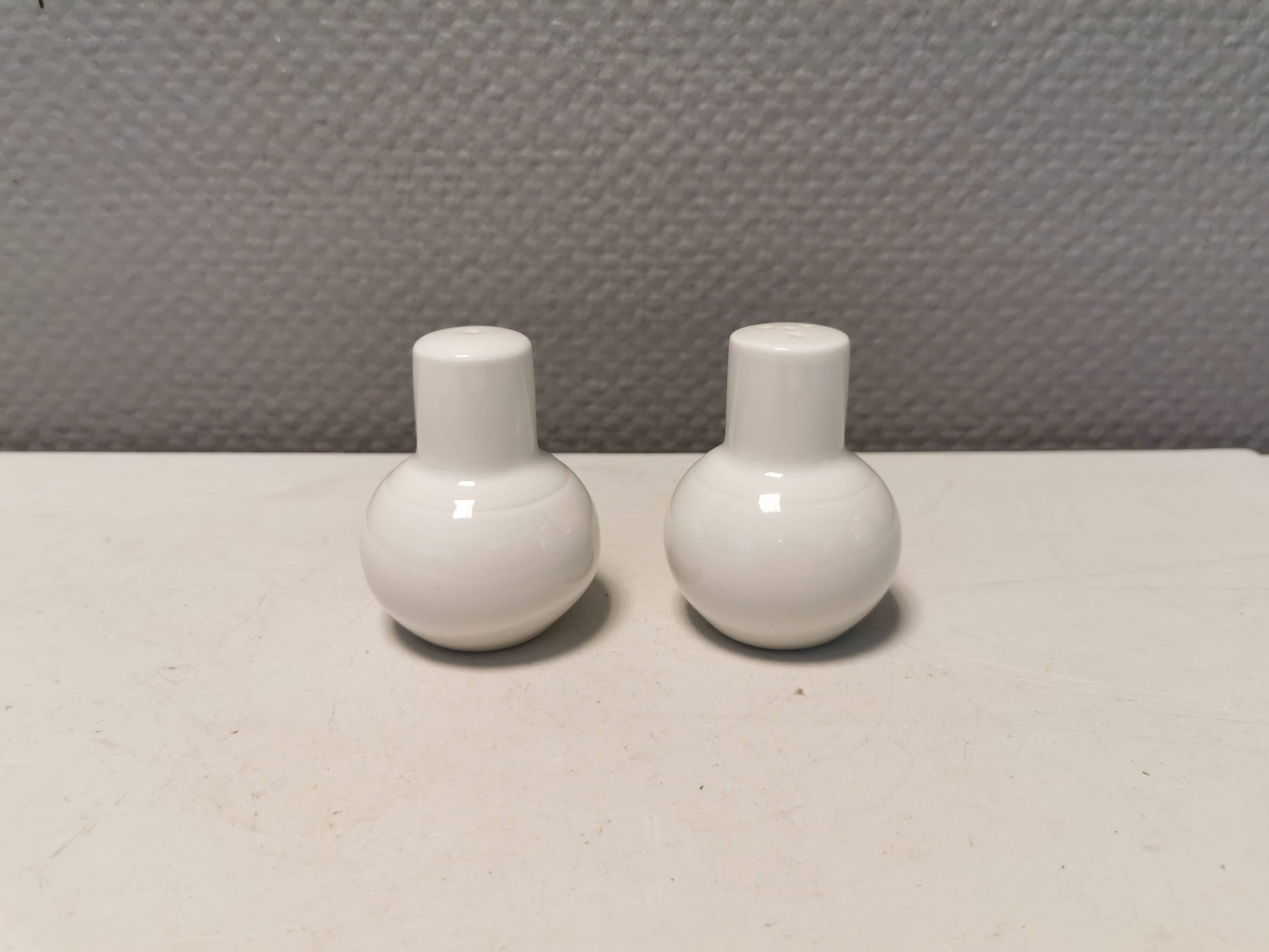 Bing and Grondahl (B&G) Salt and Pepper set No 531/541 model Casablanca estimated 1950s Denmark.