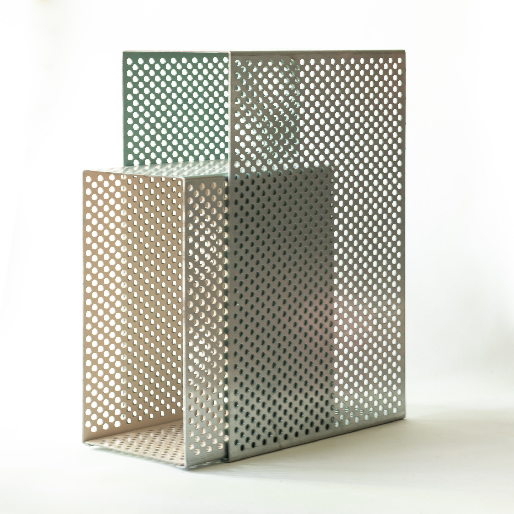 Steel gigognes tables