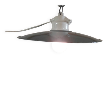 Industrial lampshade in enamelled metal and porcelain - mid 20th century.