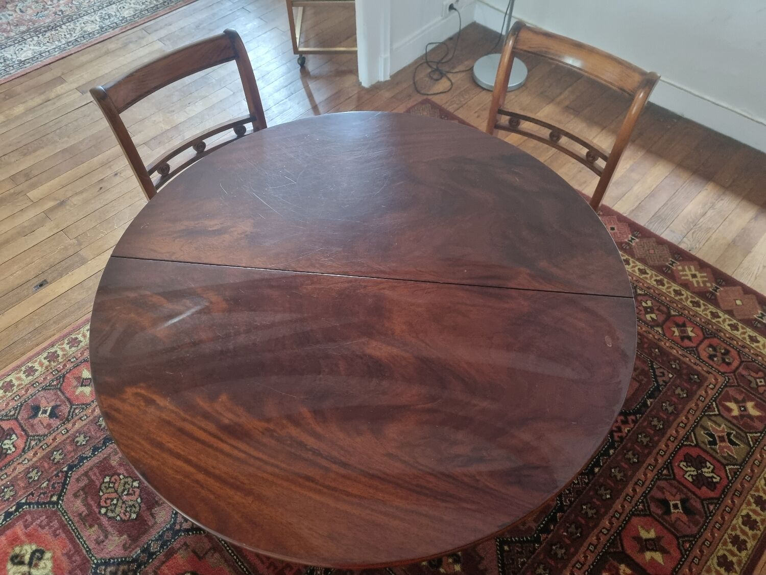 Dining room, round table and chairs