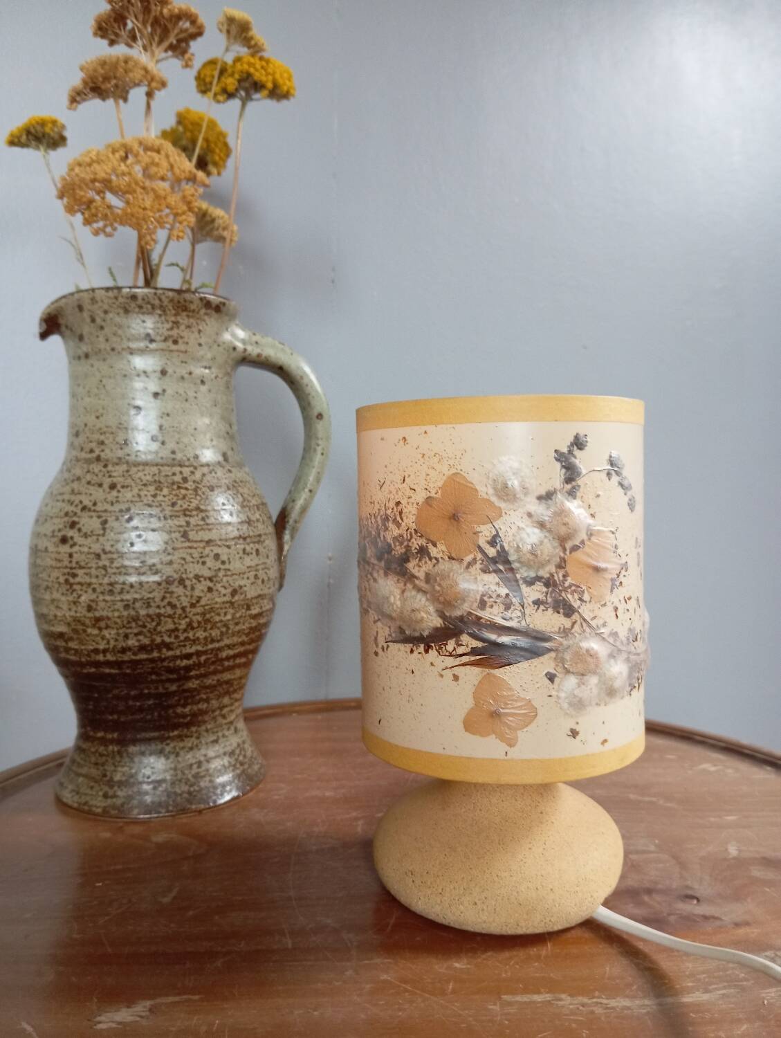 Mini lampe pierre, abat-jour incrustation fleurs séchées vintage 70