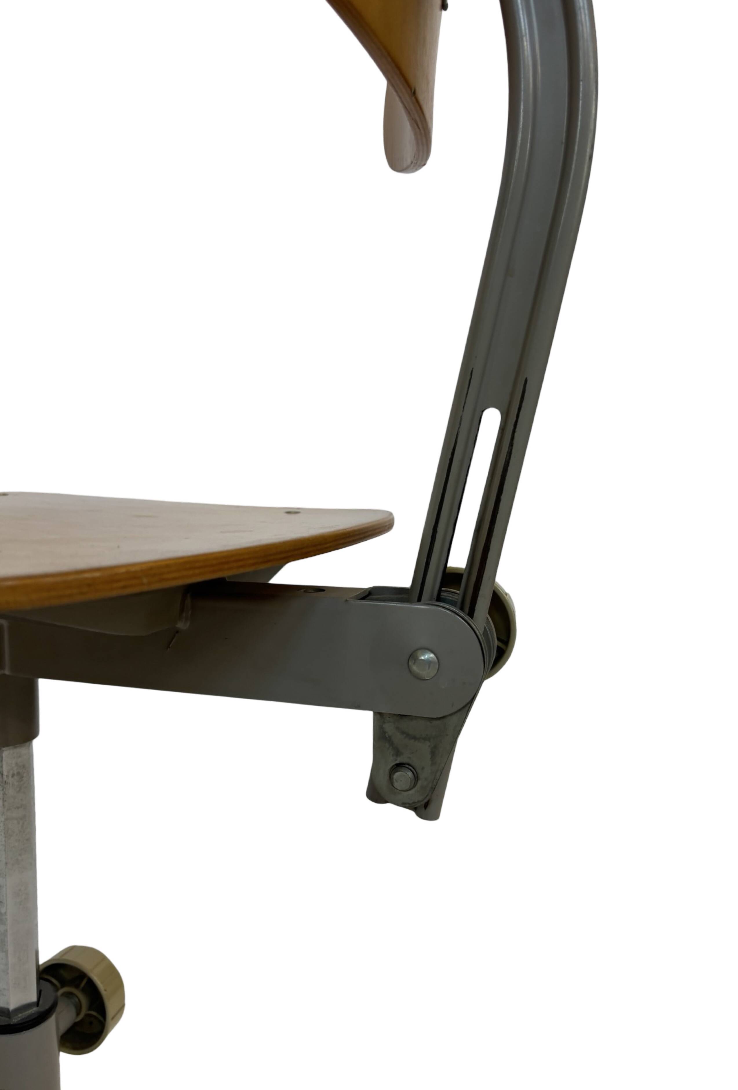 Vintage Friso Kramer work chair from Ahrend de Cirkel dutch design