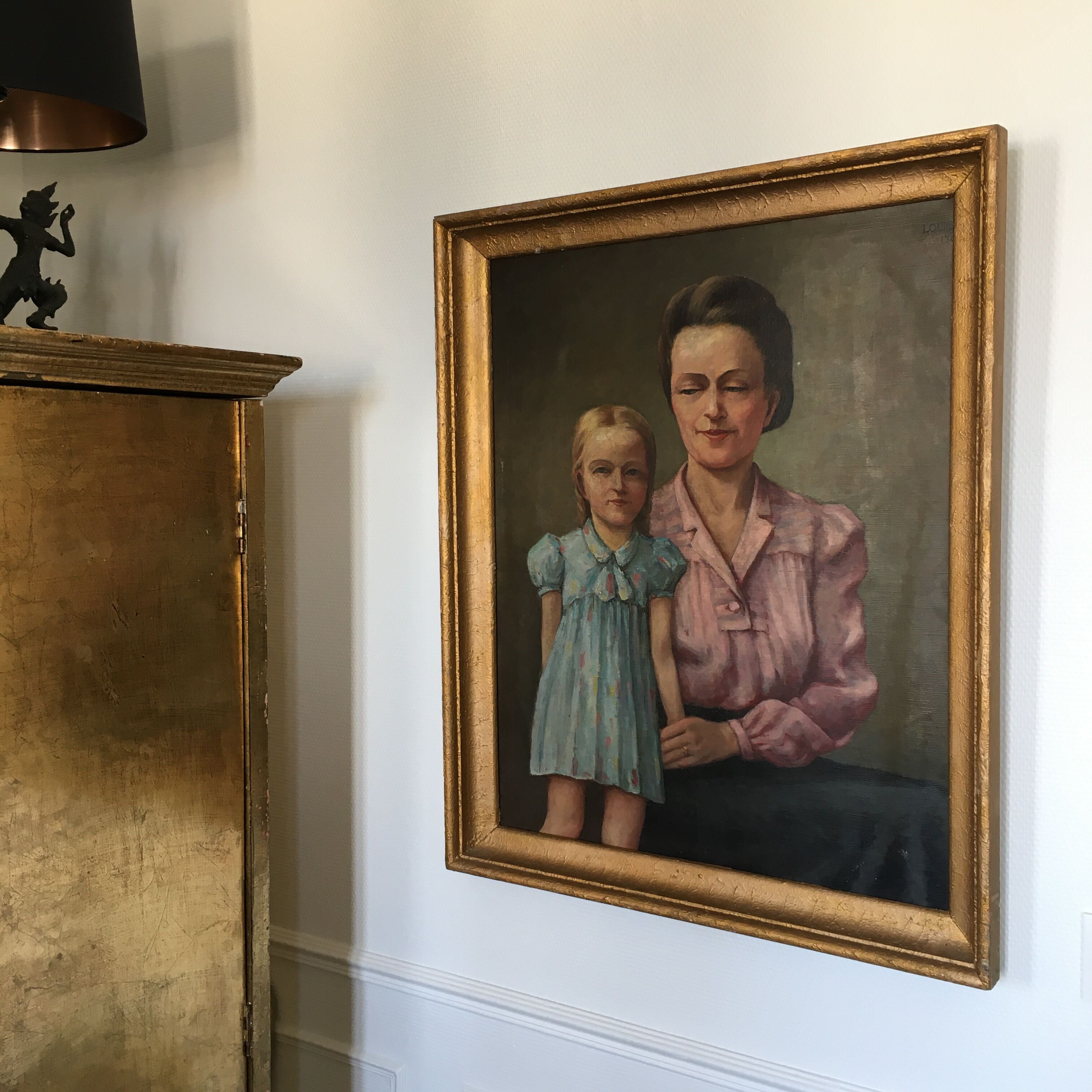 Portrait painting of mother and daughter