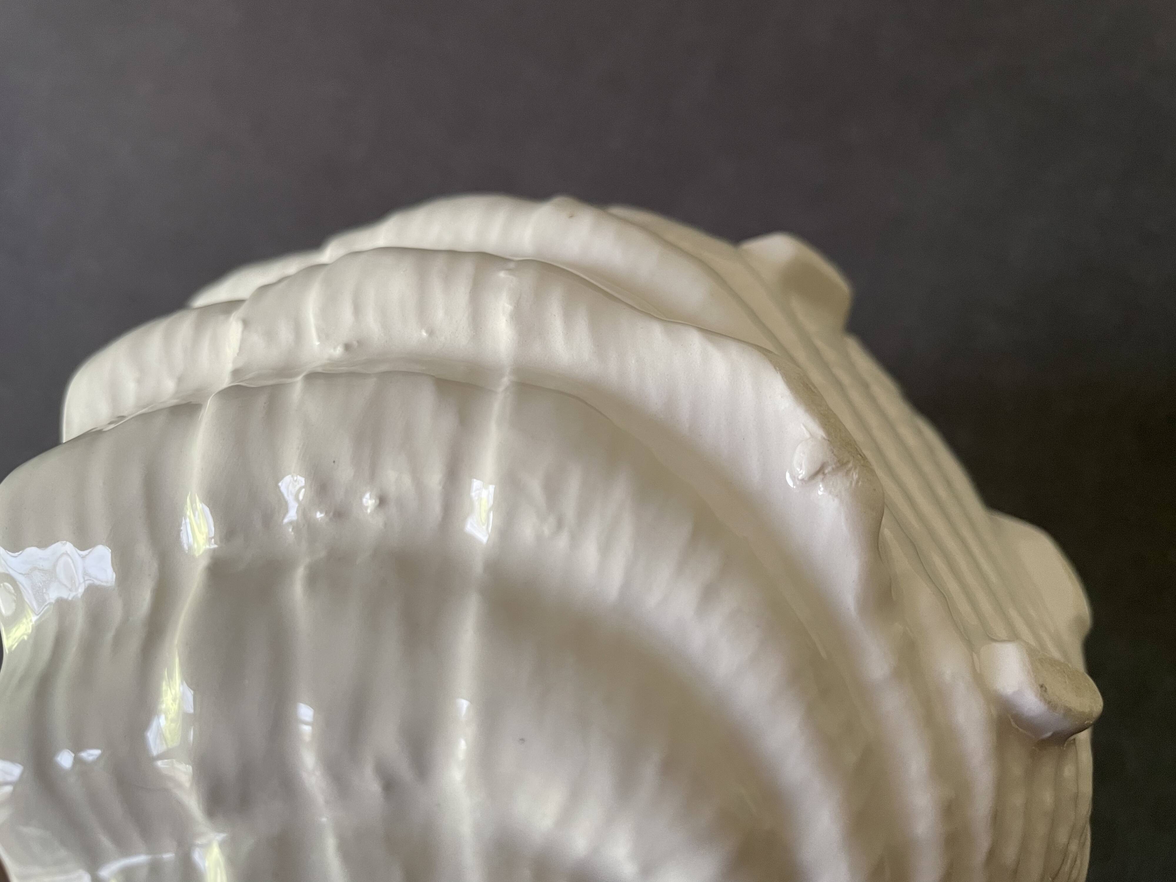Ceramic shell emptier