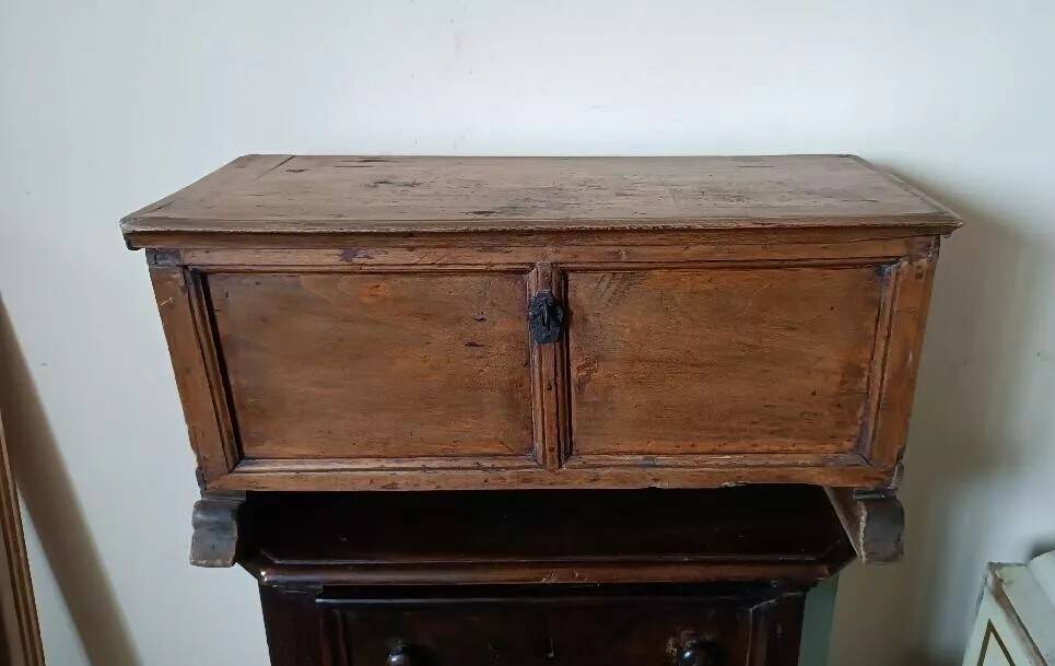 Small wooden travel chest, chest, 17th century, Tuscany