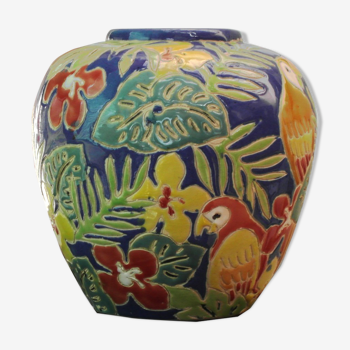 Parrot-inspired vase