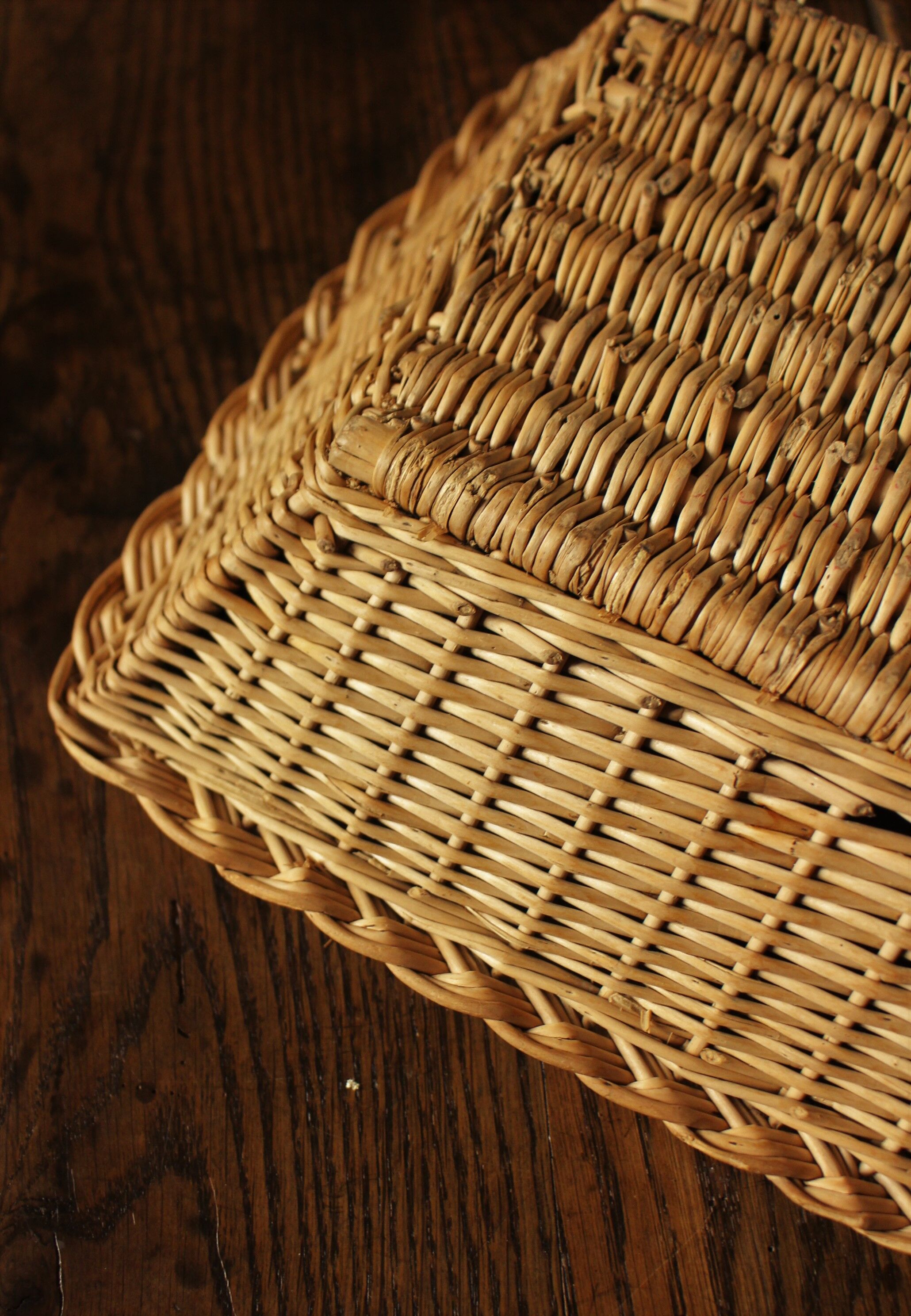 Braided wicker basket basket