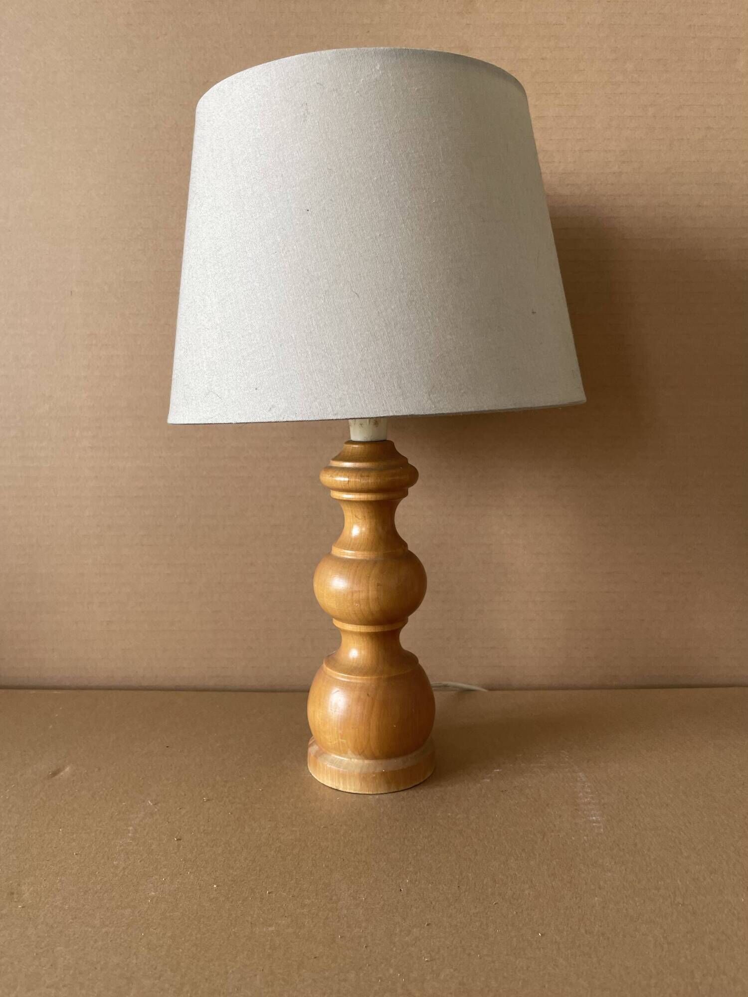 Lampe à poser en bois tourné