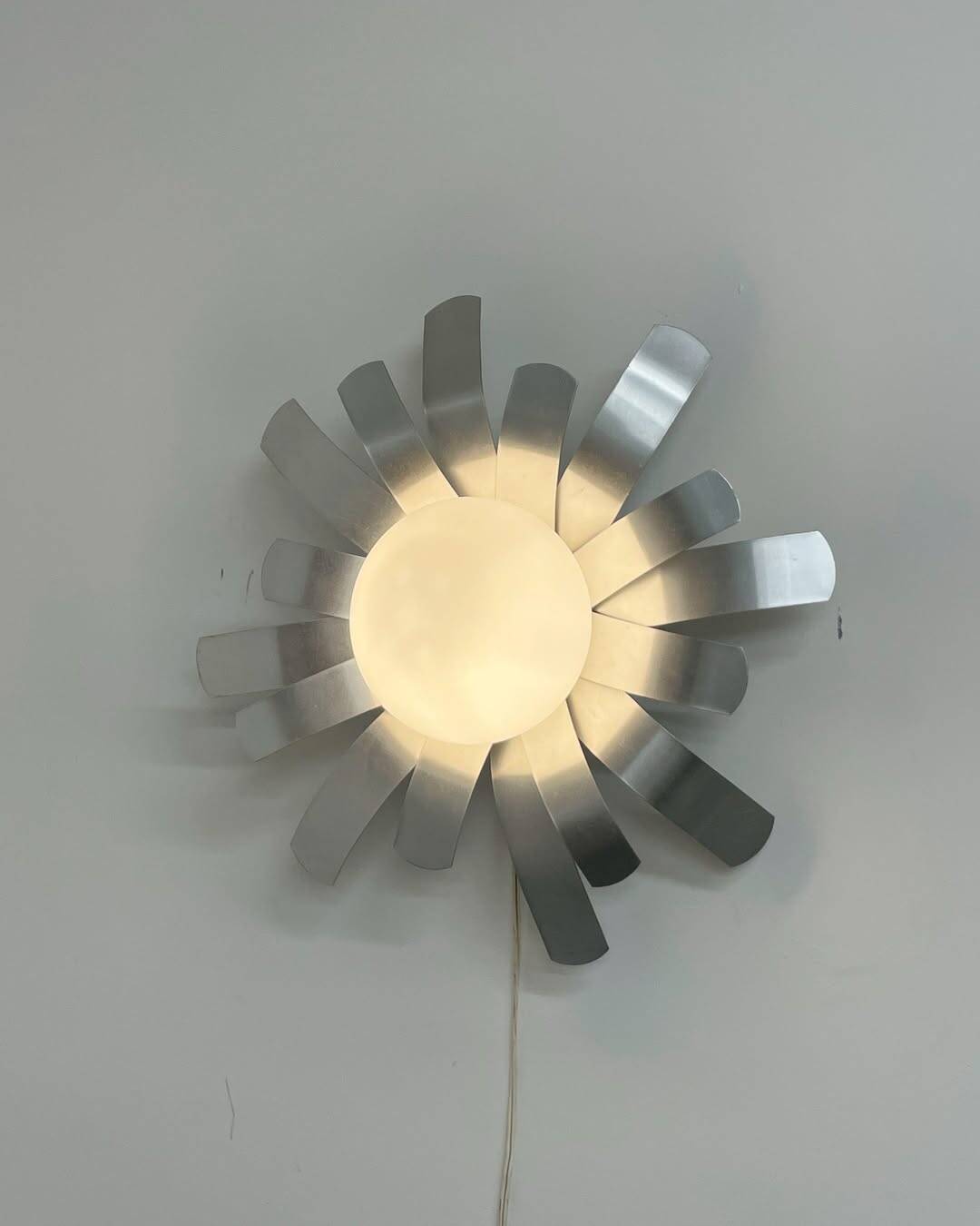 Aluminium sun wall light