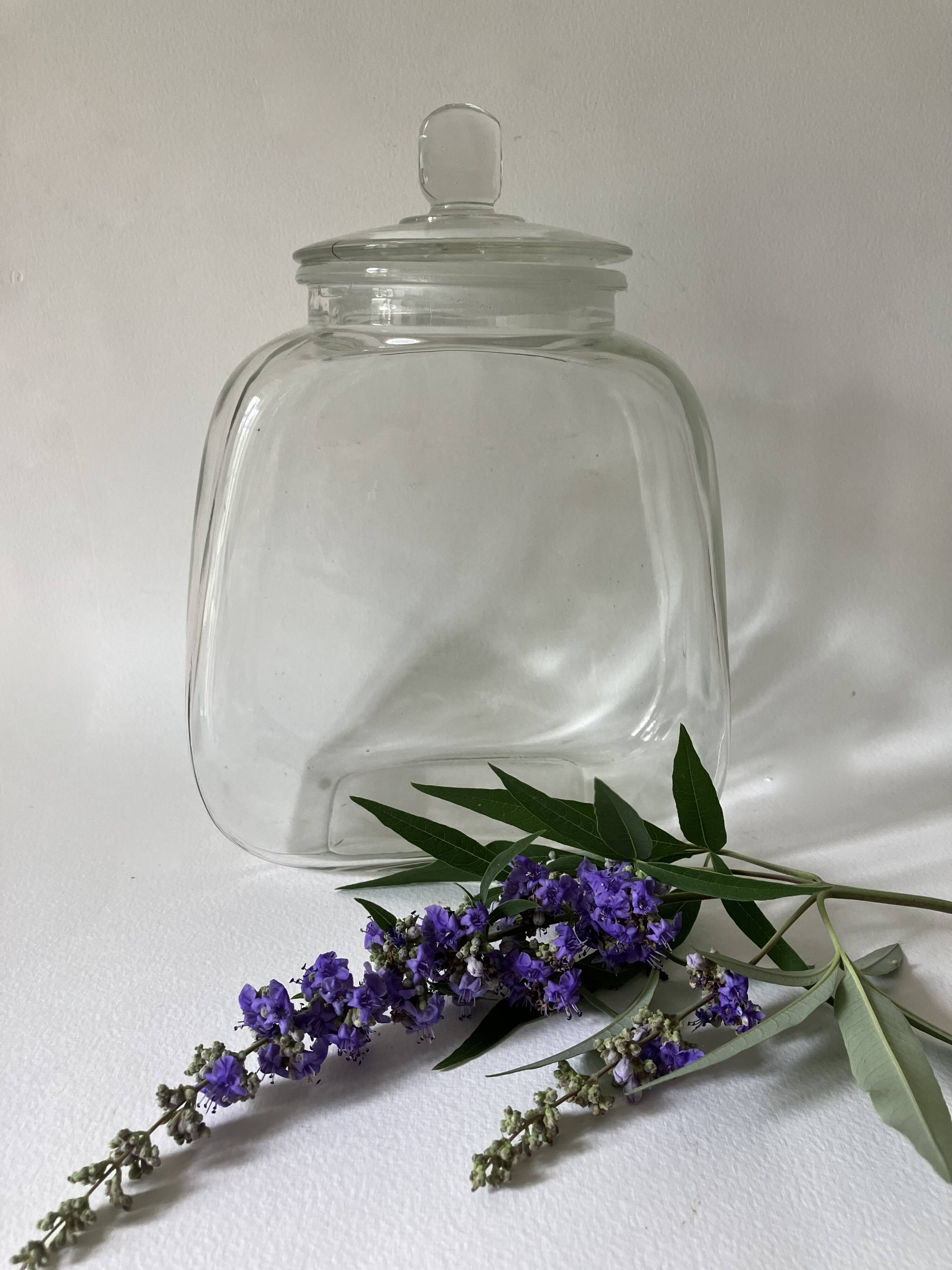 Confectioner's jar, marshmallows and caramels