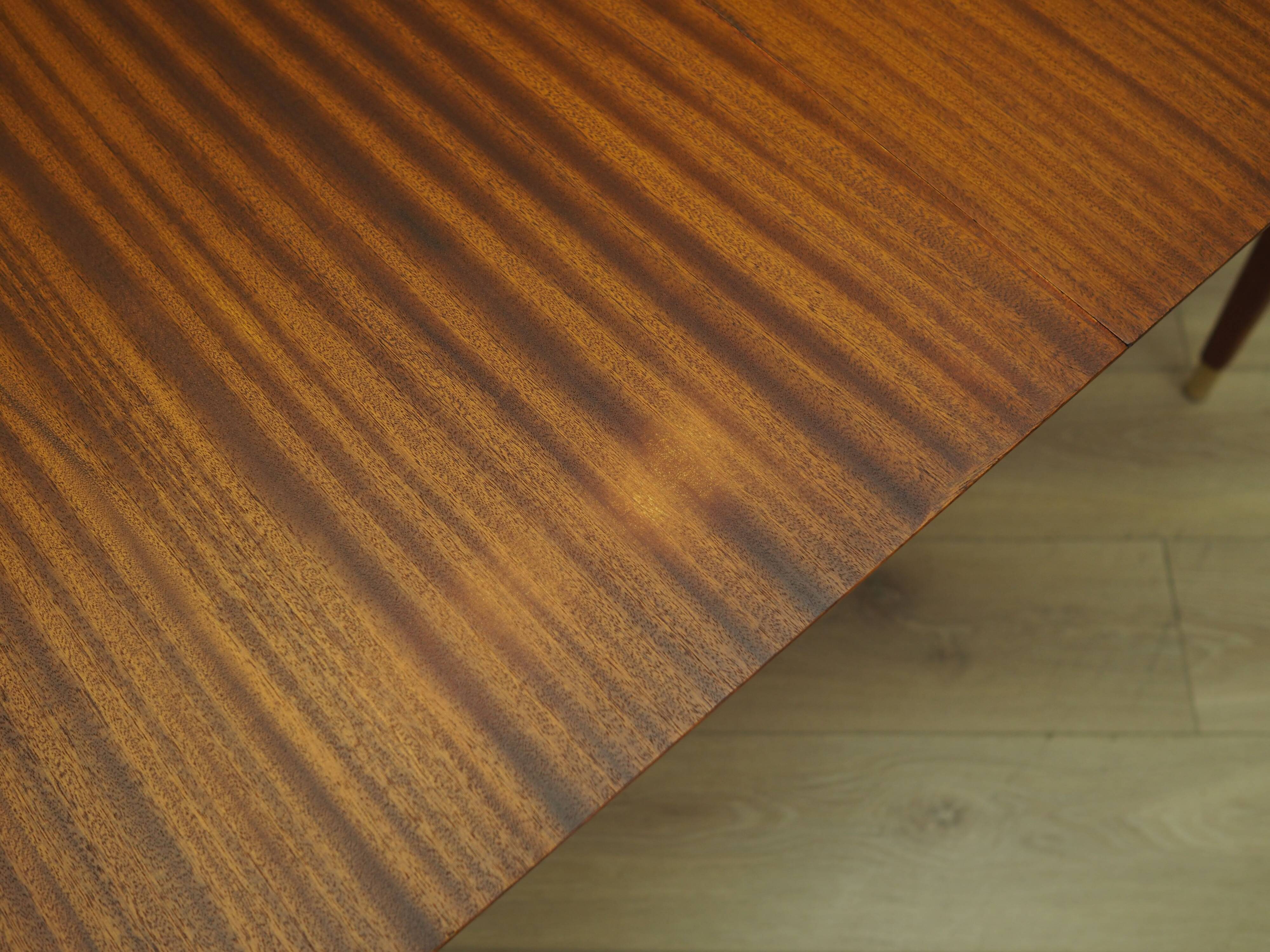 Table en acajou, design danois, années 1970, production : Danemark