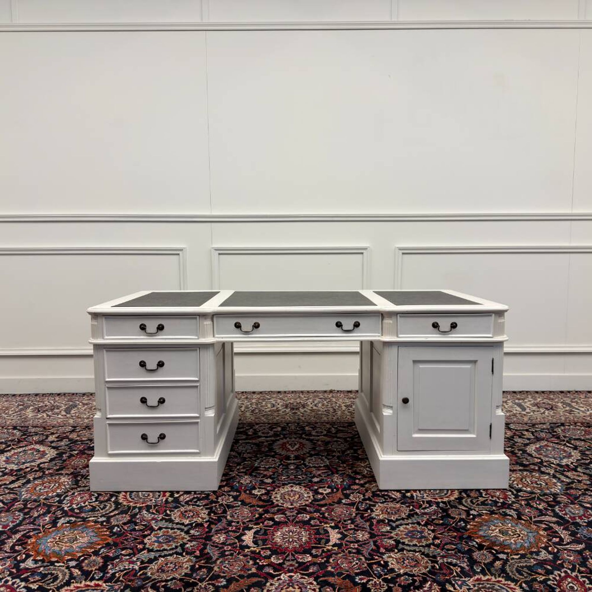 Ensemble de bureau blanc classique avec chaise de bureau