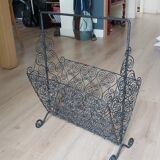 Porte revue en fer forgé