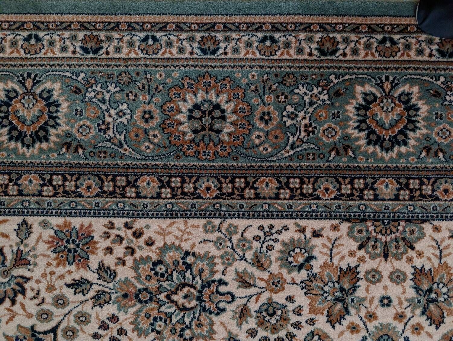 Large oriental wool rug – 240 × 240 cm – timeless elegance