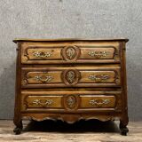Commode Lyonnaise galbée époque Louis XV en noyer massif vers 1750