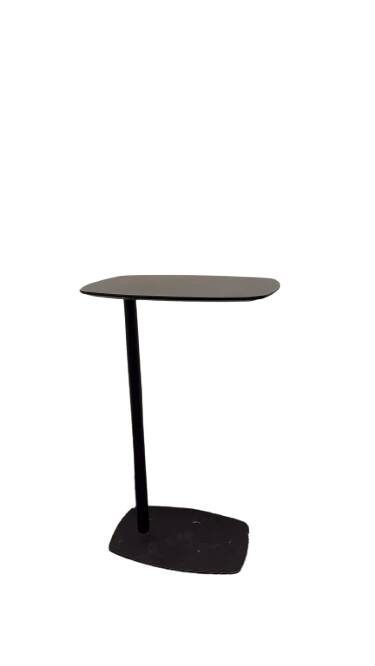 Table basse ovale en métal noir