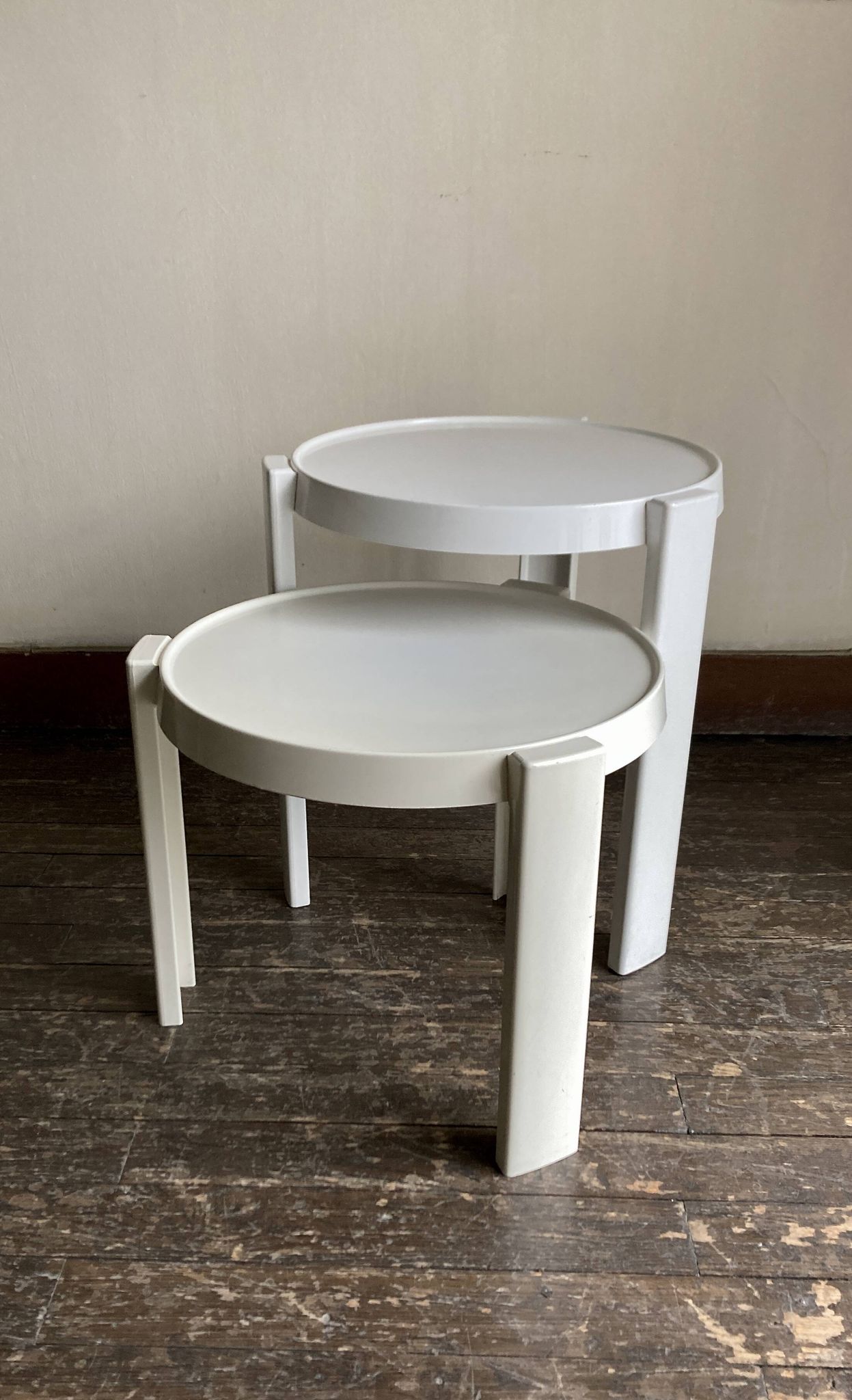 Pair of nesting coffee tables, space age Italian design 1960 Kastilia.